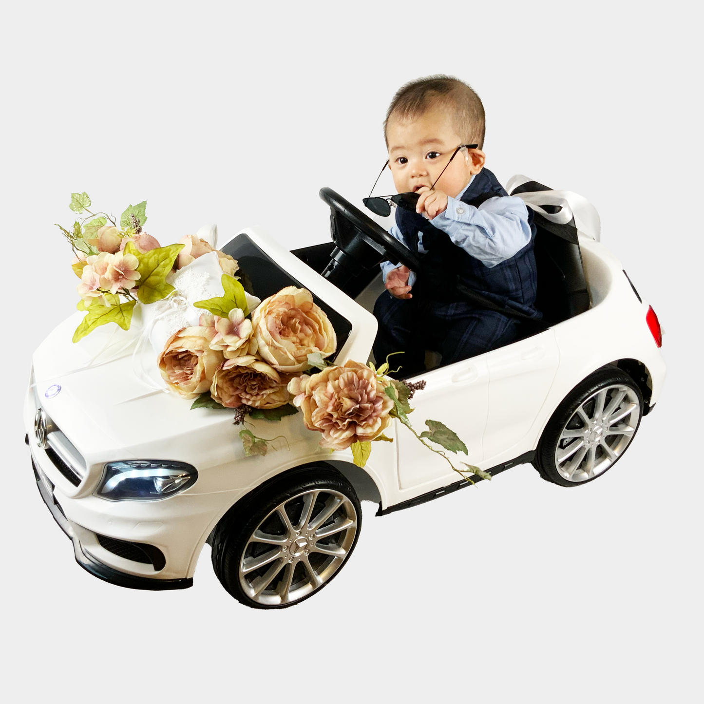1. 車体前部:ホワイト色の造花とリングピロー