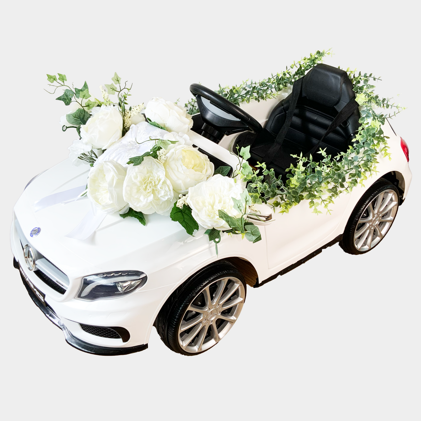 1. 車体前部:ホワイト色の造花とリングピロー