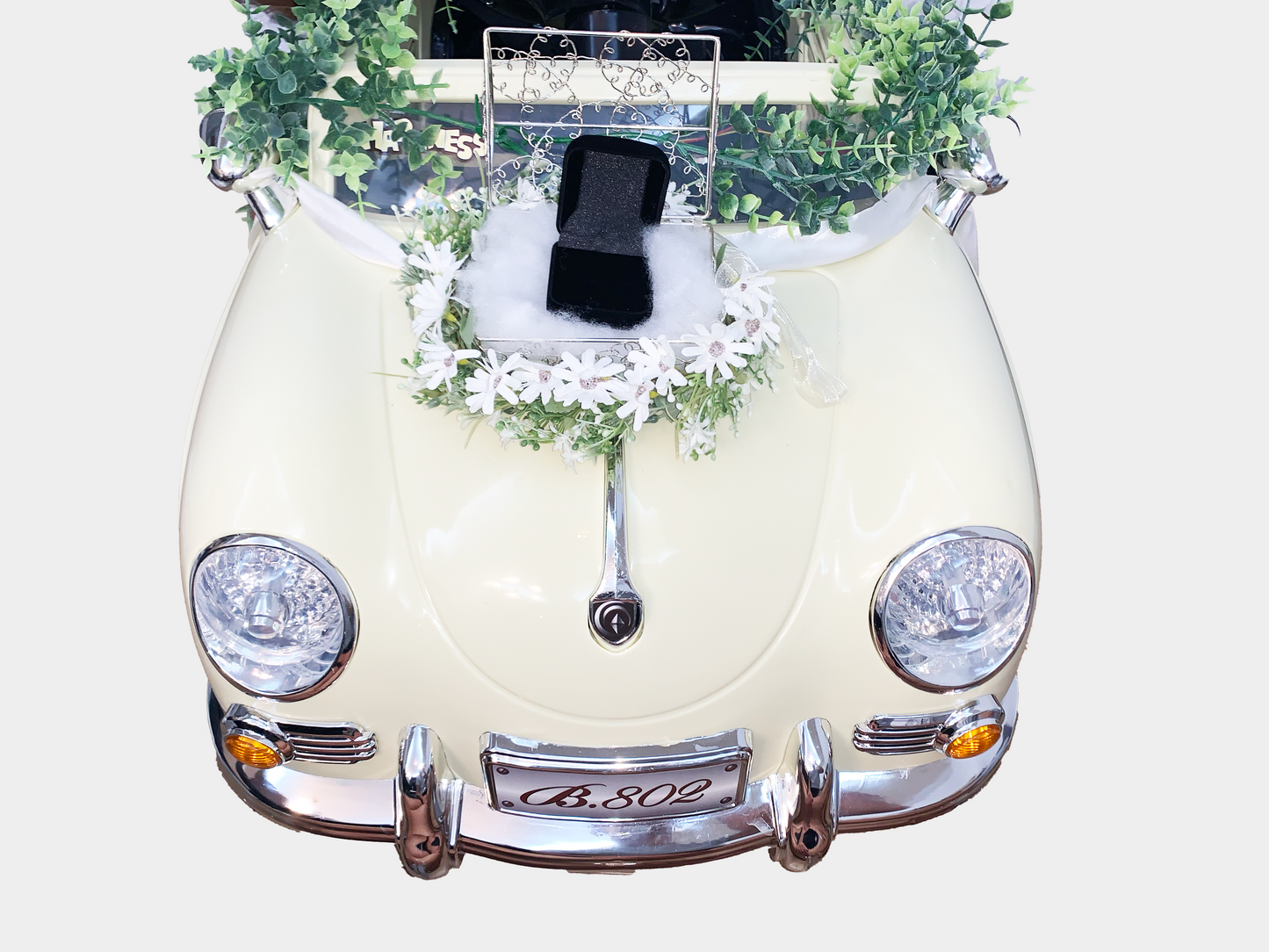1. 車体前部:銀ワイヤーの箱と花(指輪ケース非付属)