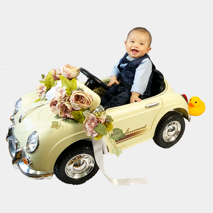 1. 車体前部：モーヴ色の造花とリングピロー