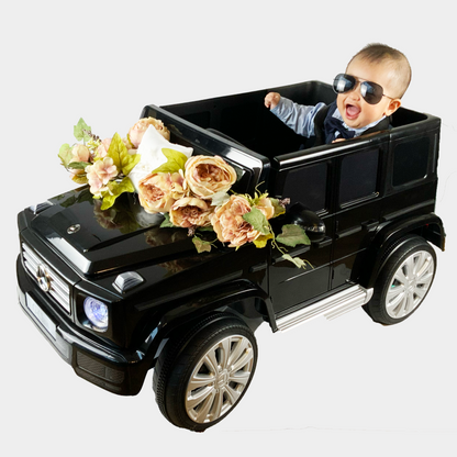 1. 車体前部：モーヴ色の造花とリングピロー