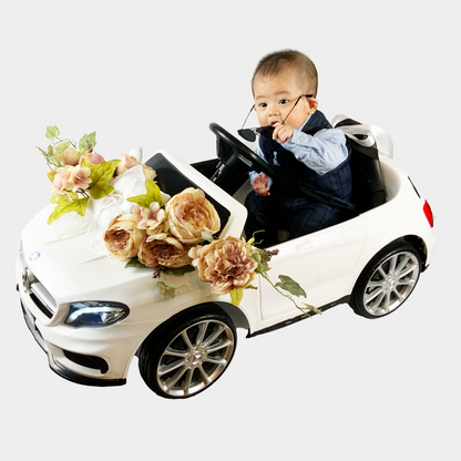 1. 車体前部：モーヴ色の造花とリングピロー