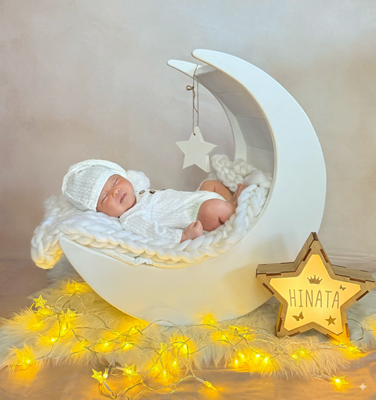 セルフニューボーンフォトのレンタルセット（ベージュの背景とお月様のベッド）