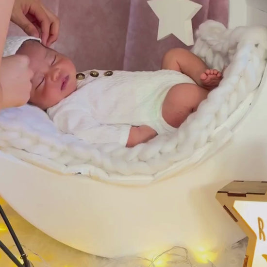 セルフニューボーンフォトのレンタルセット（お月様のベッド）